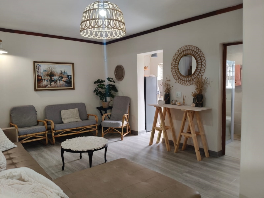 6 Bedroom Property for Sale in Paradise Beach Eastern Cape